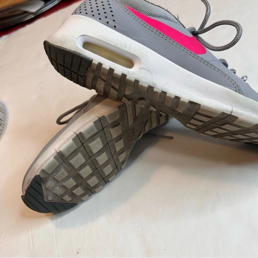 Nike Sneakers Air Max Thea Girls Youth Gray with Vibrant Pink Accents Size 5Y